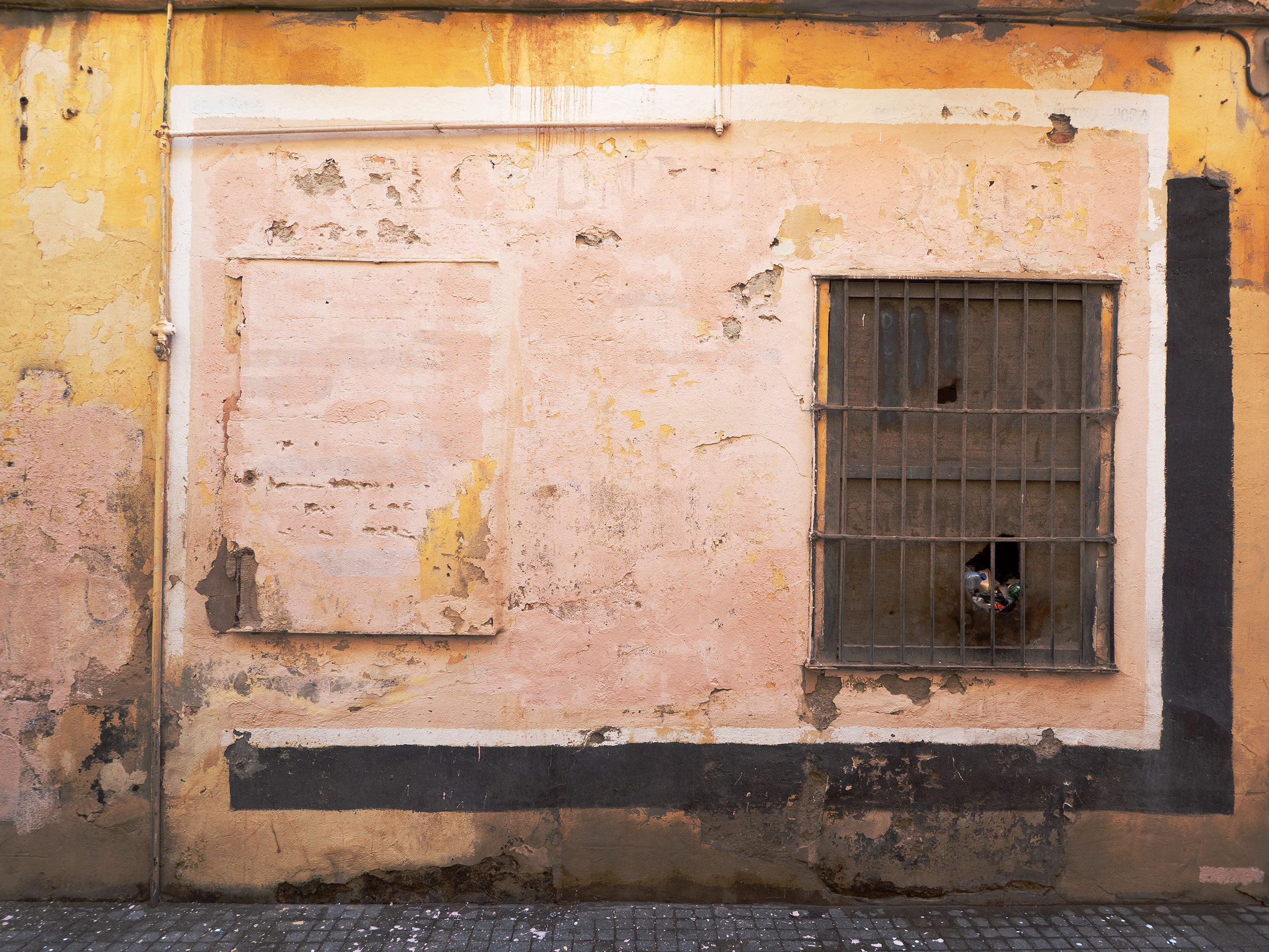 Manifiesto, 2021-2024, Pintura sobre pinturas murales. Málaga, 2022