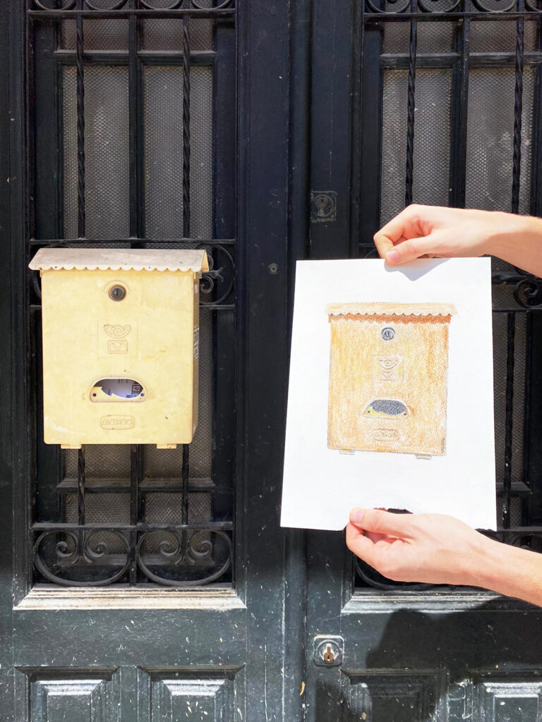 El mensaje es el medio, 2018-2020, Dibujos sobre papel abandonados en buzones. Málaga, 2020