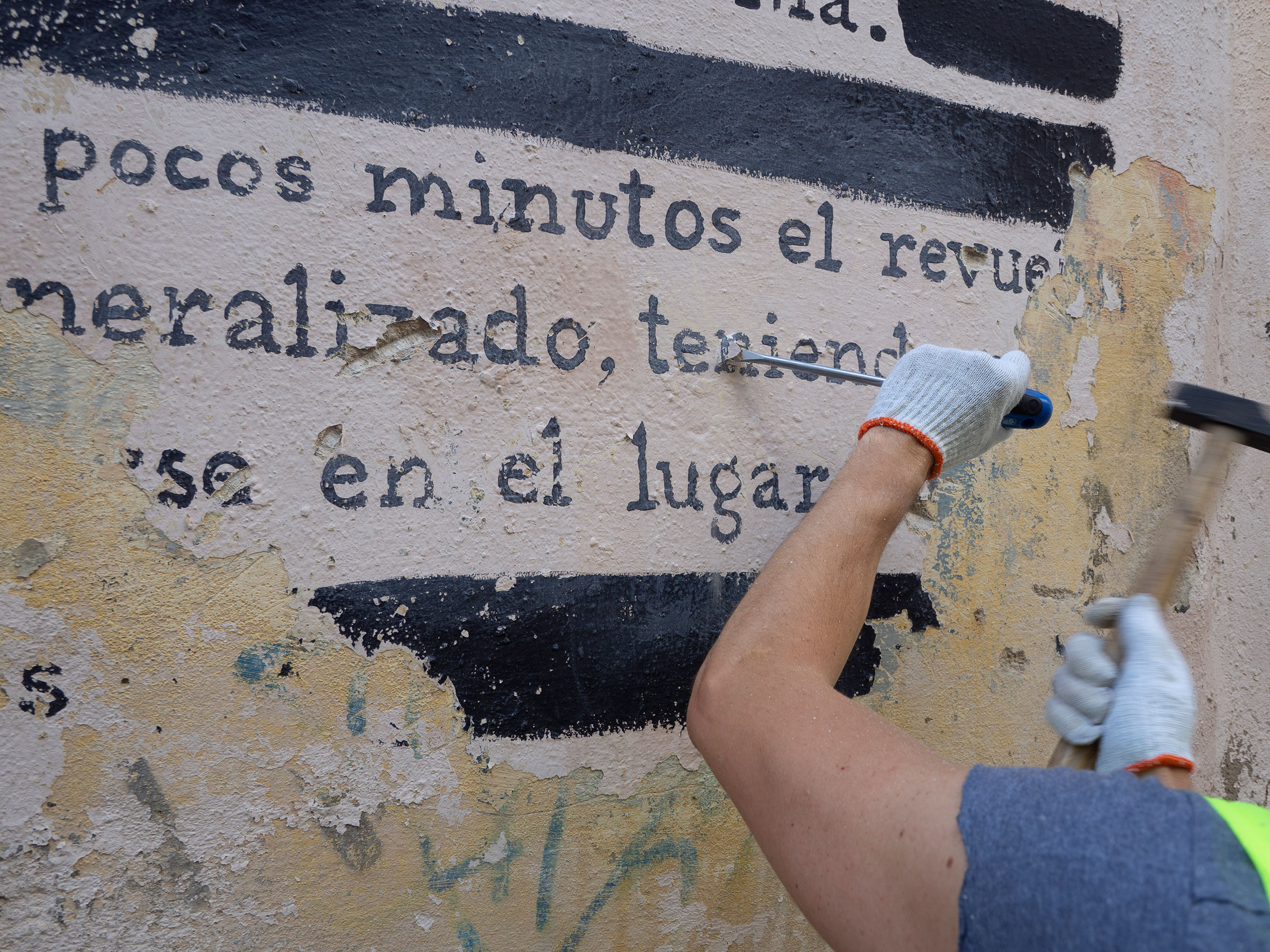Conservación y destrucción, 2021-2024, Restos de pintura recogidos y envasados. Málaga, 2021