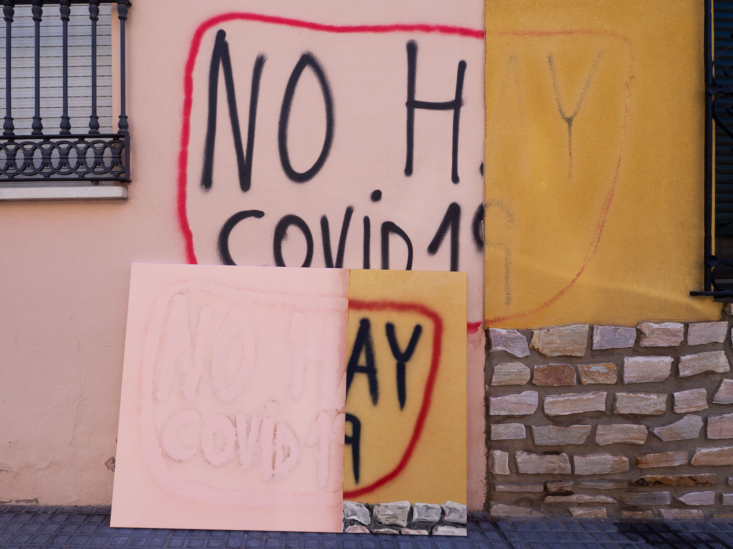 (No) hay covid, 2021-2024, Acrílico sobre lienzo y documentación fotográfica. Málaga, 2021